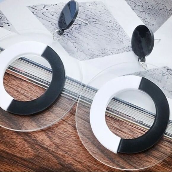 NWT Super unique blackblack-and-white oversized earrings. - Picture 3 of 8